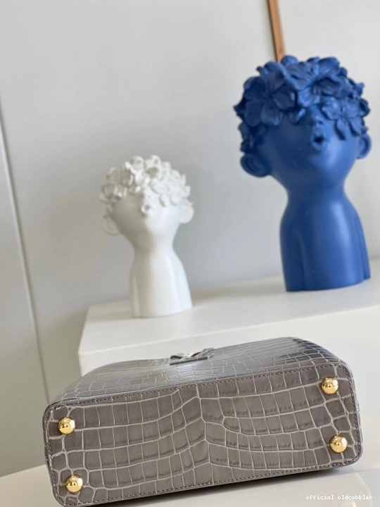 Official oldcobbler VUITTON LOUIS CAPUCINES BB 0812